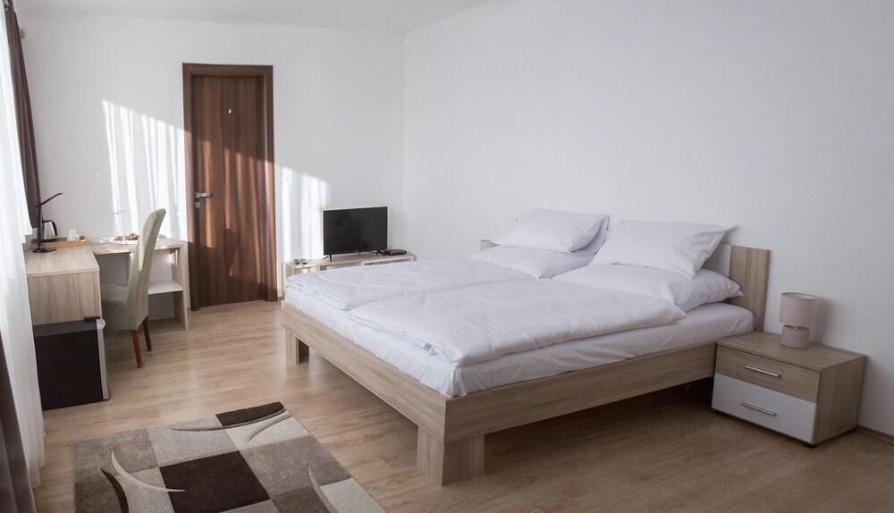 River View Apartments Hotel Bratislava Exterior photo